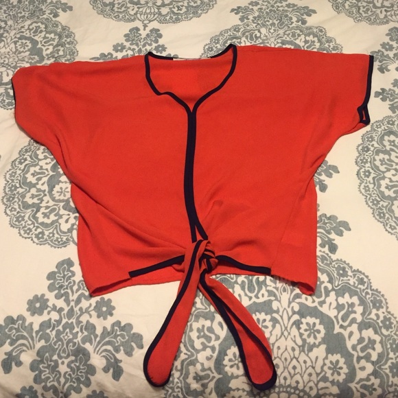 Red/ navy top