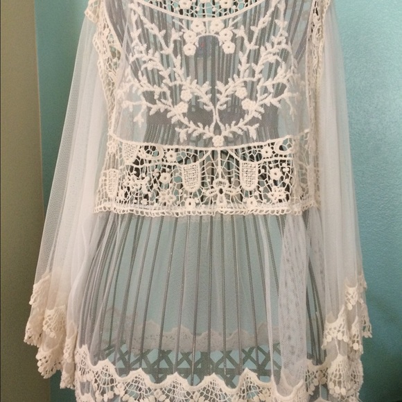 Ivory 3/4 Sleeves Lace Top