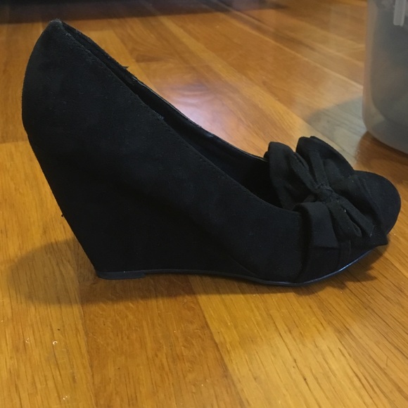Cute bow wedges - Picture 2 of 4