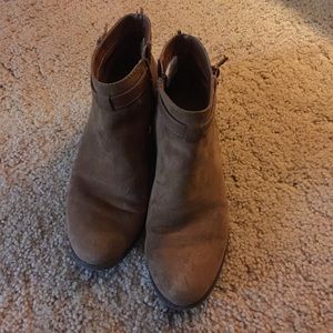 Old Navy tan ankle boots