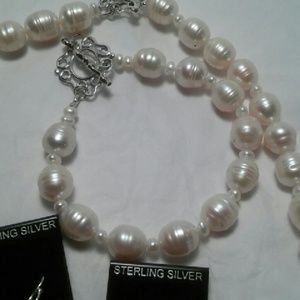 Freshwater pearl set with sterling silver