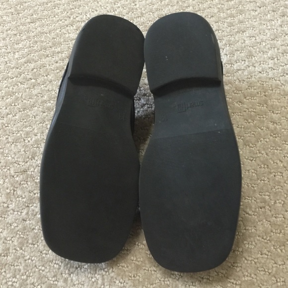 Classic Shoes - Picture 2 of 4