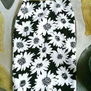 Flirty midi black and white skirt!