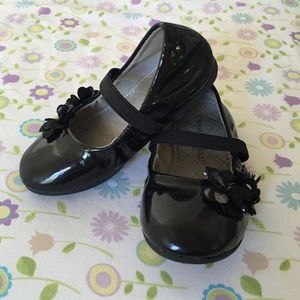 Christie&Jill shiny black flats