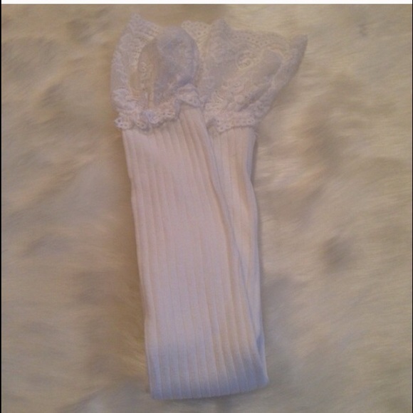 LAST PAIR White Lace Thigh High Socks - Picture 2 of 4