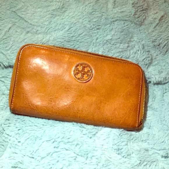 Tan leather Tory Burch wallet!