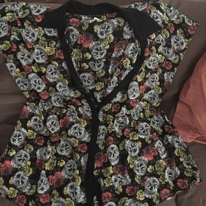 Cute shirt! Looks great with leggings