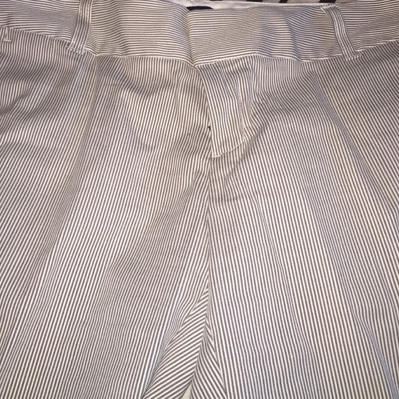 Gap Seersucker Striped Bermuda Shorts - 6 - Picture 3 of 4