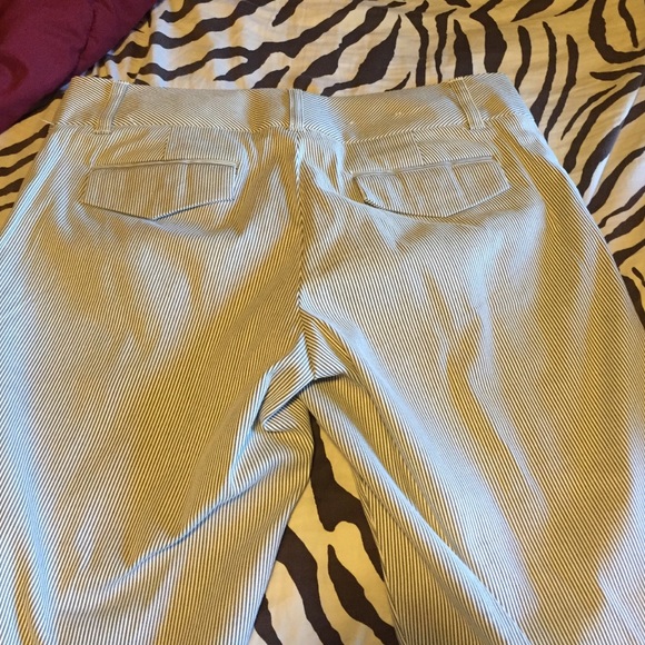 Gap Seersucker Striped Bermuda Shorts - 6 - Picture 4 of 4