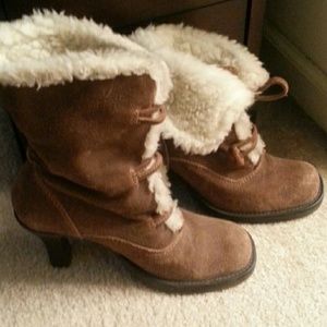 Steve Madden shearing boots size 10