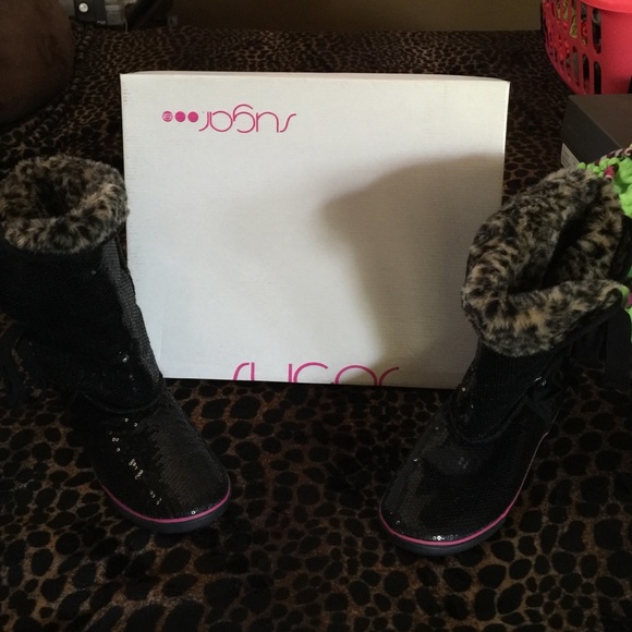 Black senquin leopard boots
