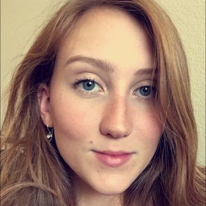 Meet your Posher, Chloe