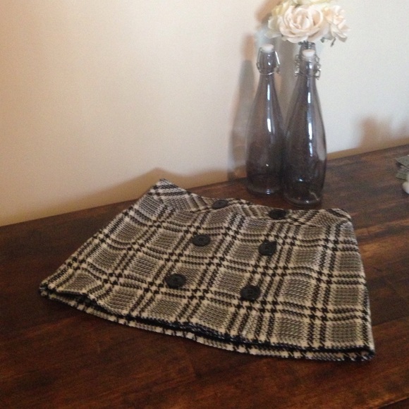 Black and Cream Houndstooth-ish Plaid Skirt