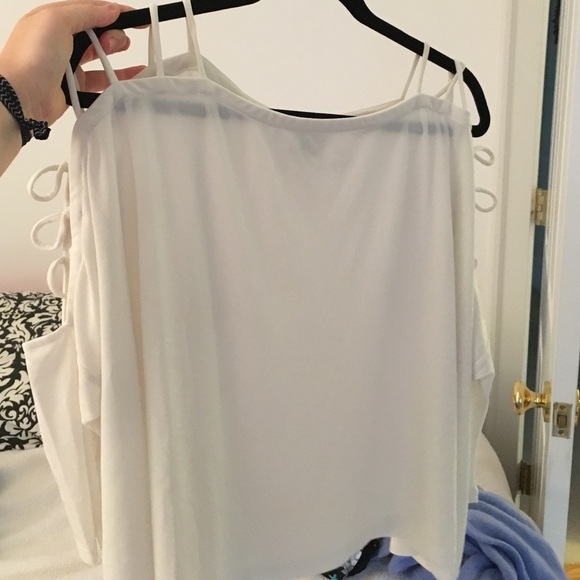 Loose top with slits on arms