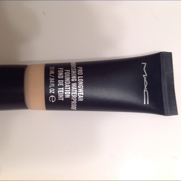 Mac Pro Longwear Foundation
