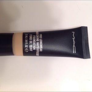 Mac Pro Longwear Foundation