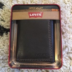 NWT Levi's Men's Leather Wallet with Zipper pouch
