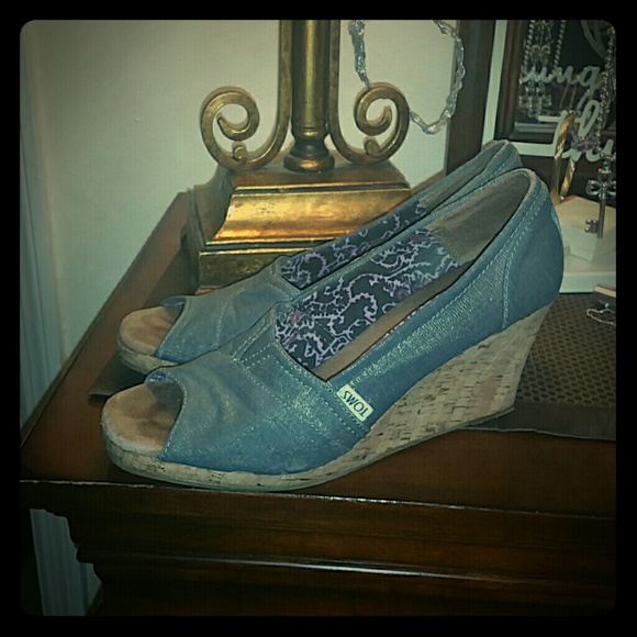 Toms wedges