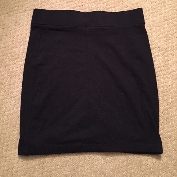 Black bodycon skirt