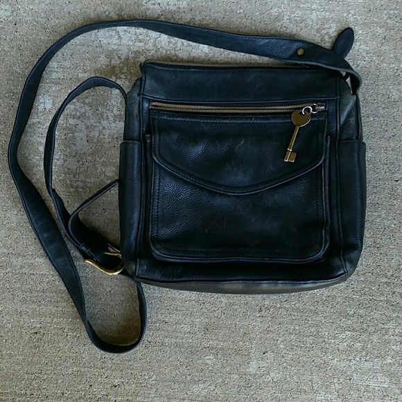 DONATING FRIDAY. Leather Fossil Bag