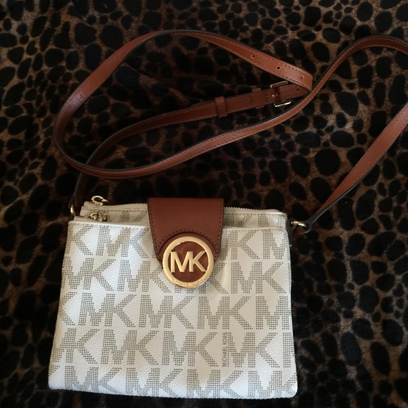 Michael Kors cross body purse
