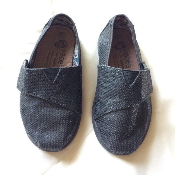 Black bobs size 6