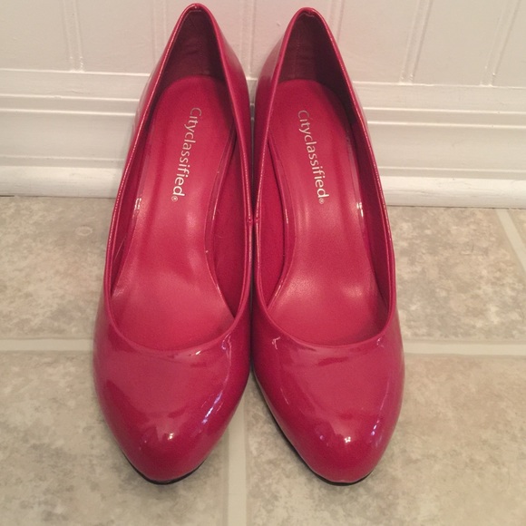 City classified high heel