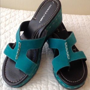 SANDAL SALE !!! Donald Pliner Suede SANDAL