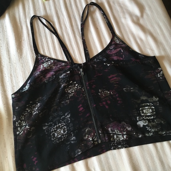 Silence + Noise UO crop top L - Picture 3 of 4