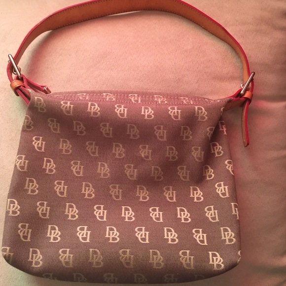 Dooney & Bourke Handbags - Dooney & Bourke signature bag