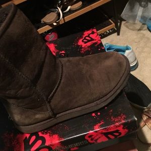 Authentic 10$ uggs!
