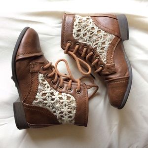 ❗️SOLD❗️Brown combat boots
