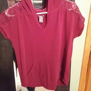 Burgundy short sleeve top with lace on shoulders