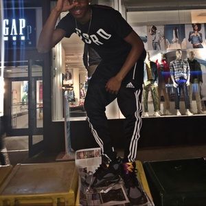 Meet your Posher, Lee