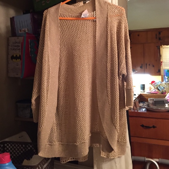 Super cute tan knitted over lay