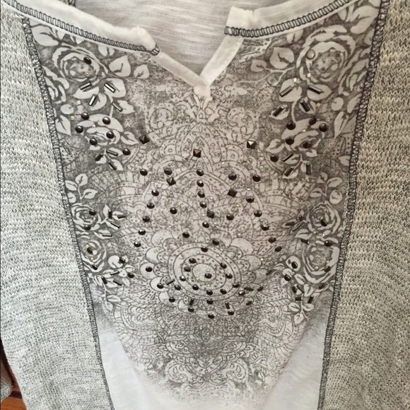Gray Medallion Tunic 🆕 - Picture 2 of 3