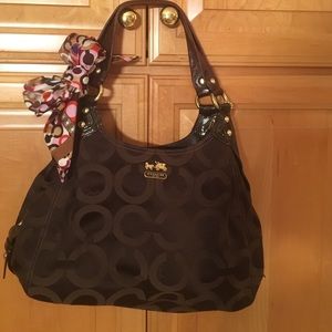 Coach bag! Price does not include scarf!!!