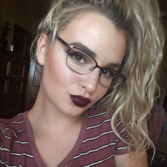 Meet your Posher, Cierra