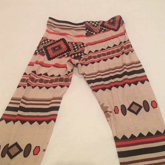 Great look for boots! Aztec print cotton leggings. - Picture 2 of 4