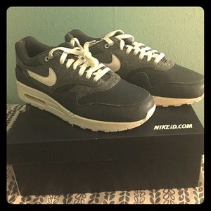 Nike Air Max - Size 11.5