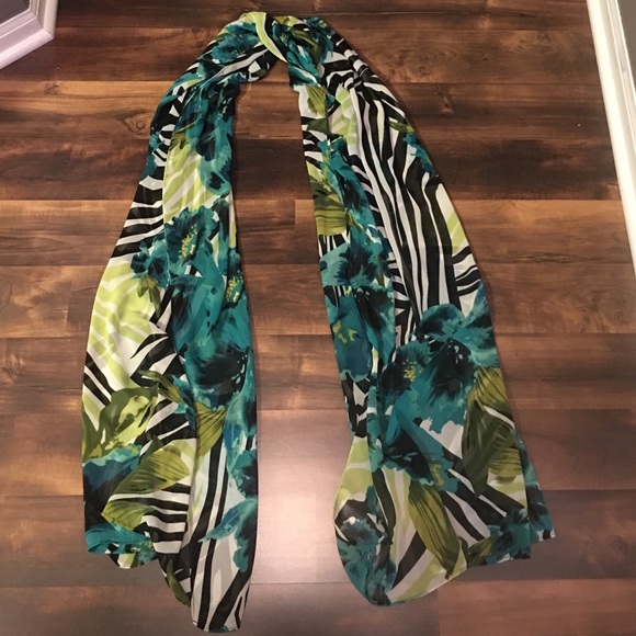 Multi- colored fashion scarf