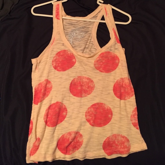 Peachy, beachy, polka dots!☀️🌊