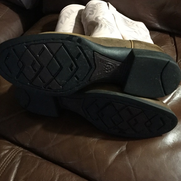 Ariat cowboy boots wore 1 time - Picture 2 of 2