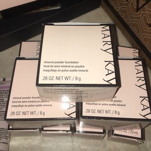 MK mineral powder foundation