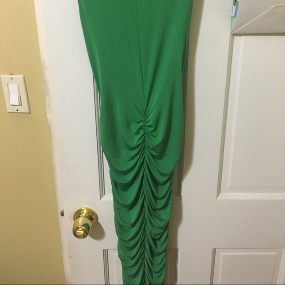 Green dress 👗 - Picture 3 of 4