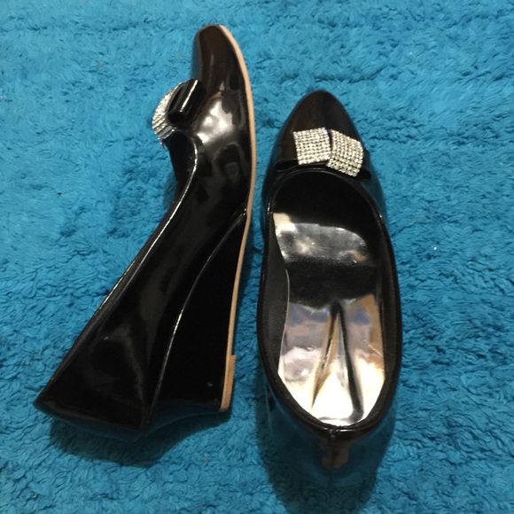 Kid's black wedges