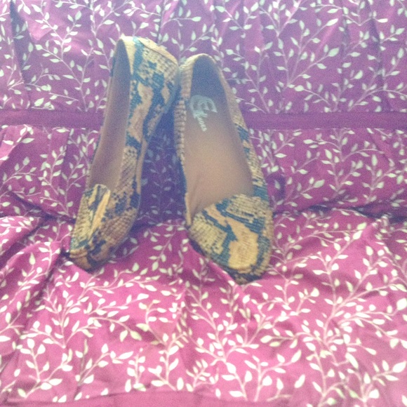 Snake skin flat