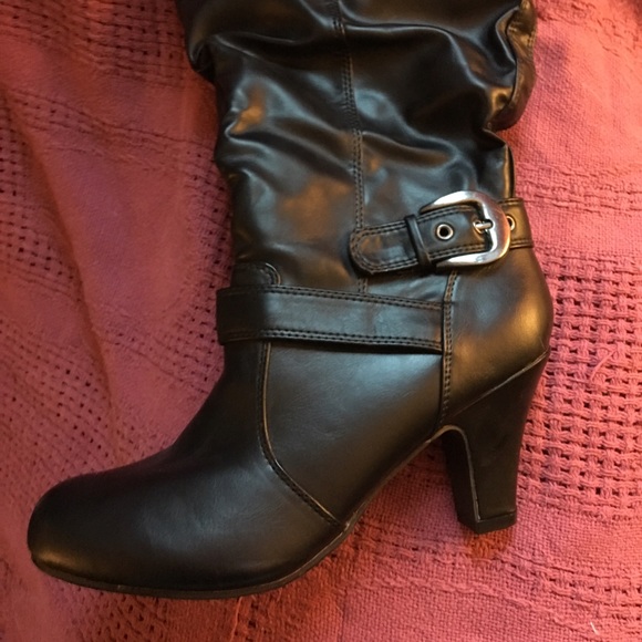 Very cute black boots!!!