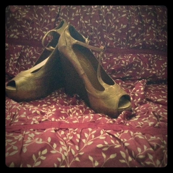 Gold Wedges