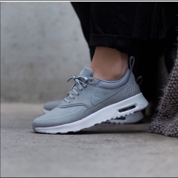 •Gray Nike air max Thea - Picture 4 of 4